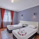 Royalisa 3*